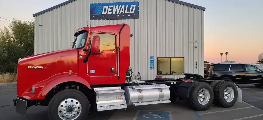 cropped_truck_more_4.webp