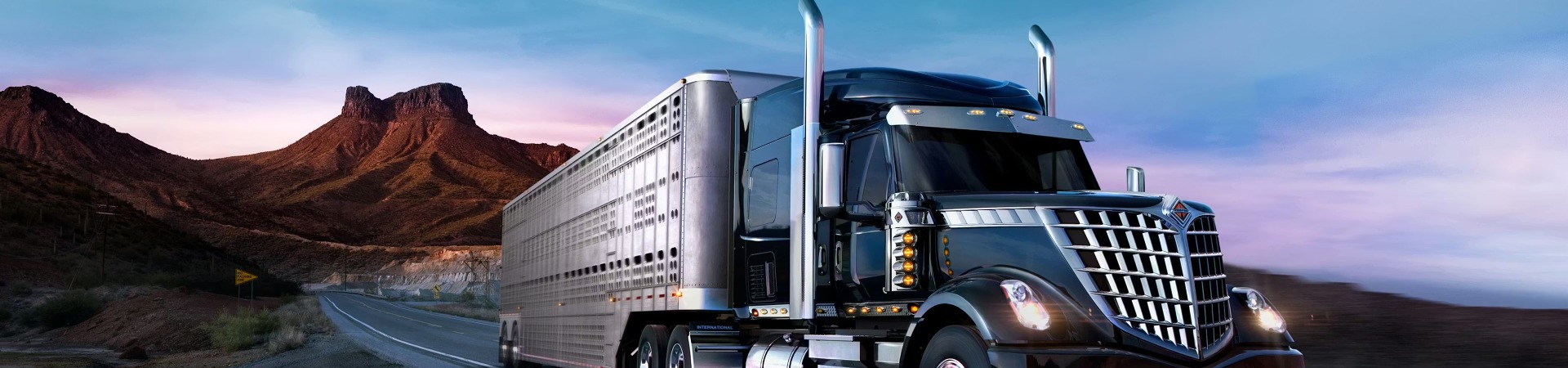 imgi_58_international-lonestar-on-highway_3330x2223.jpg