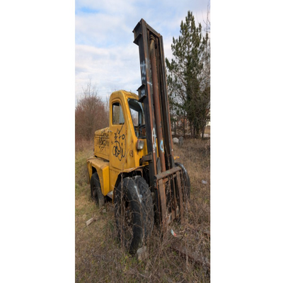 abandoned-forklift-400x400.png
